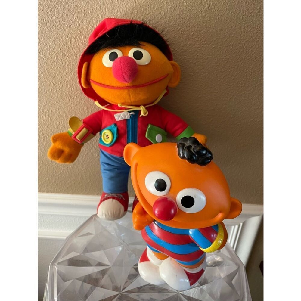 Sesame Street Dress Me Ernie Plush & Vinyl Ernie Holding a Daisy Bank - Picture 11 of 12
